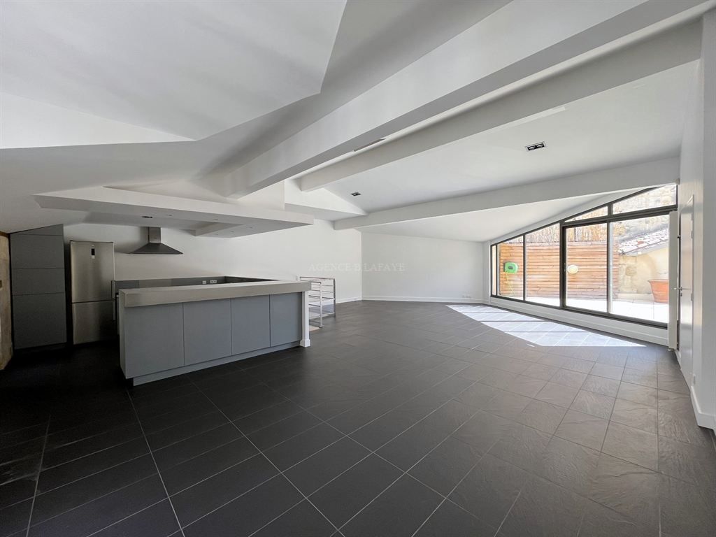 apartment 6 rooms for rent on BORDEAUX (33000)