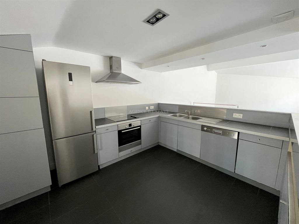 apartment 6 rooms for rent on BORDEAUX (33000)