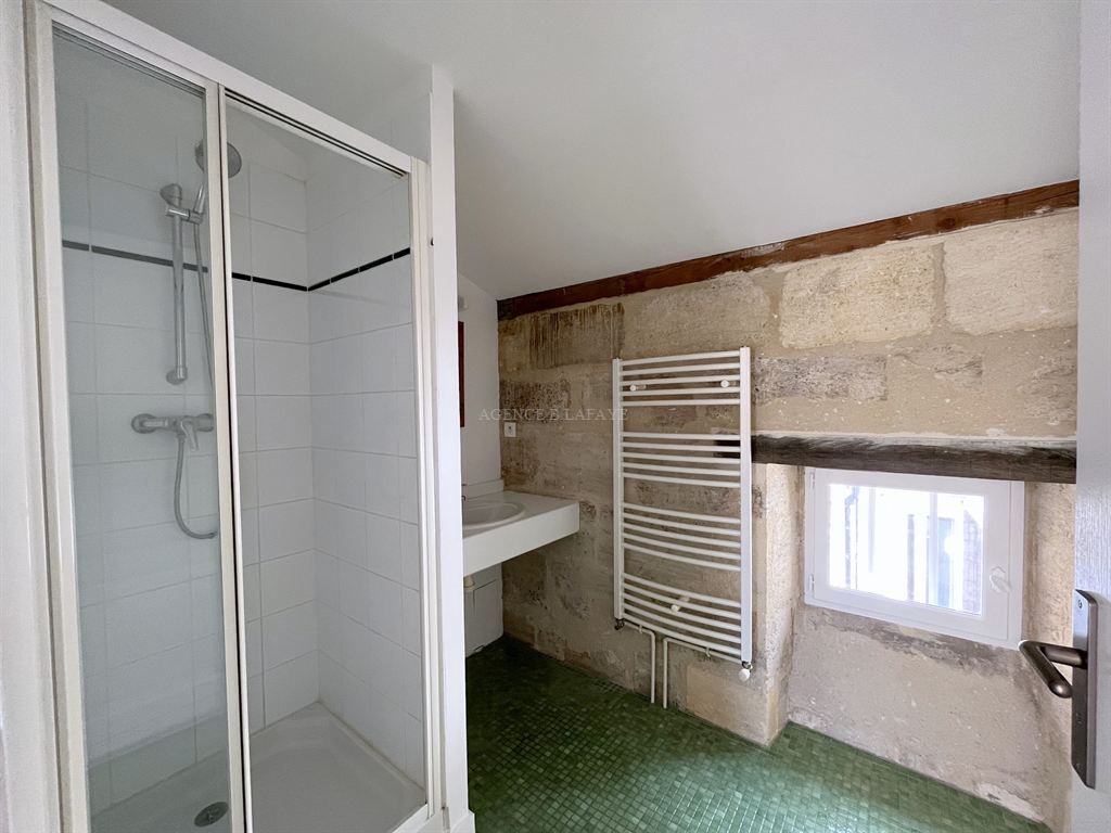 apartment 6 rooms for rent on BORDEAUX (33000)