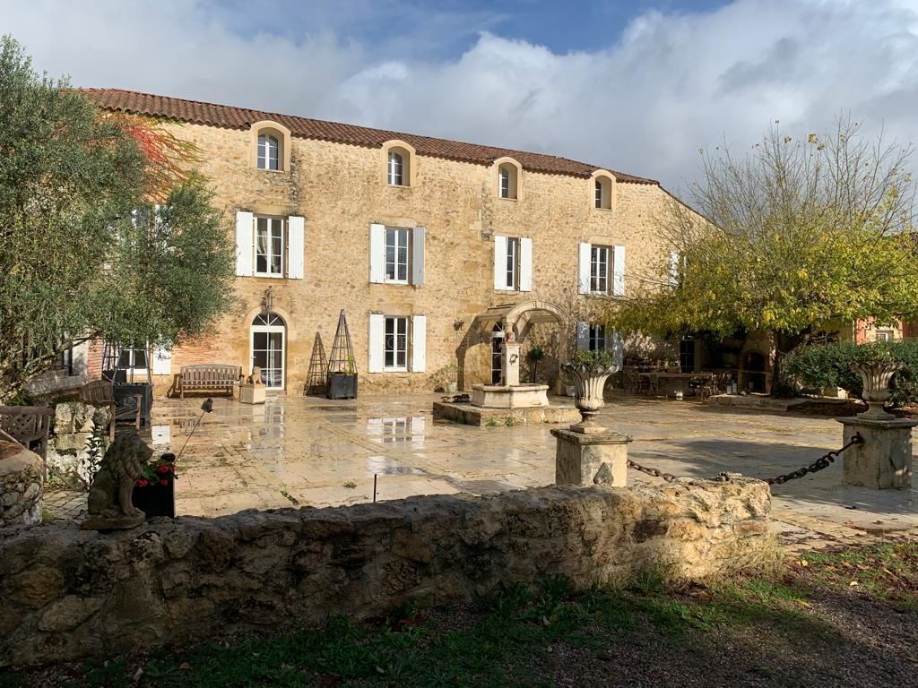 property 20 rooms for sale on BORDEAUX (33000)