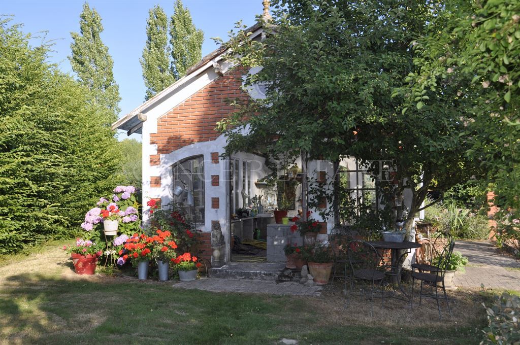 property 20 rooms for sale on BORDEAUX (33000)