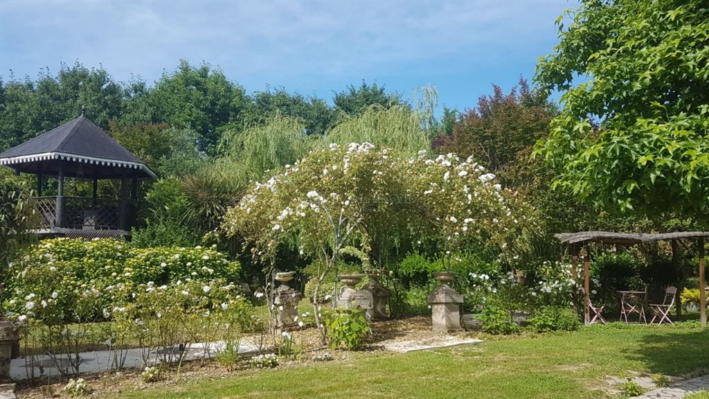 property 20 rooms for sale on BORDEAUX (33000)