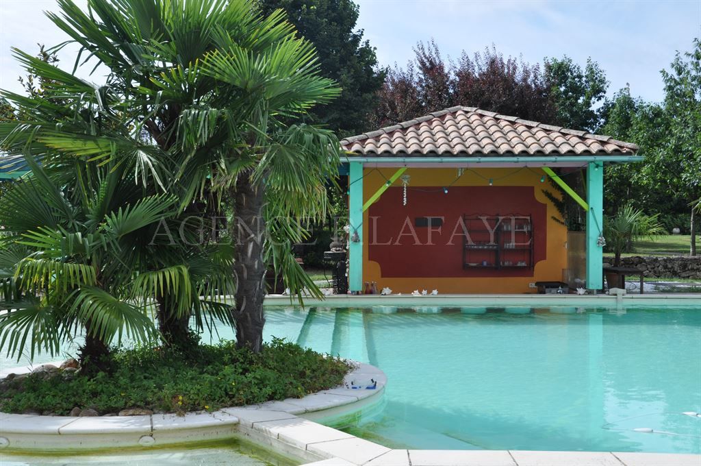 property 20 rooms for sale on BORDEAUX (33000)