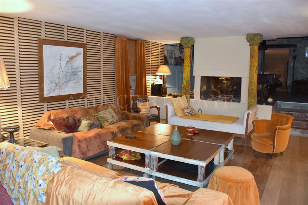 property 20 rooms for sale on BORDEAUX (33000)