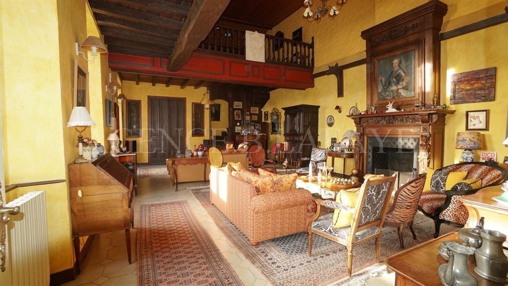 property 12 rooms for sale on BORDEAUX (33000)