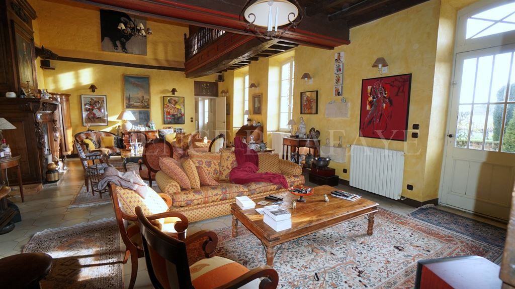 property 12 rooms for sale on BORDEAUX (33000)