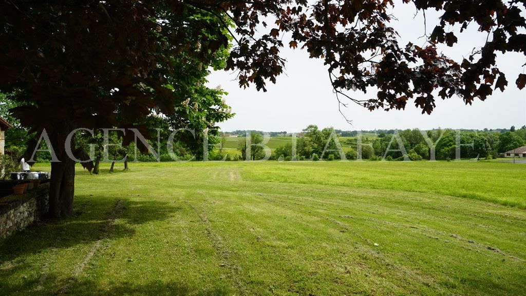 property 12 rooms for sale on BORDEAUX (33000)