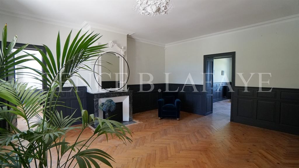 mansion 12 rooms for sale on BORDEAUX (33000)