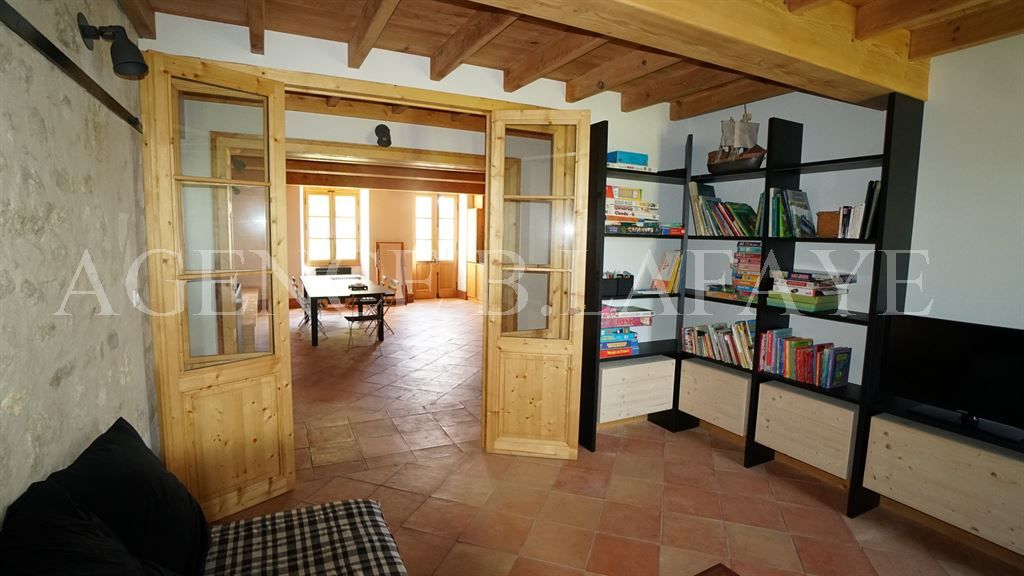 mansion 12 rooms for sale on BORDEAUX (33000)