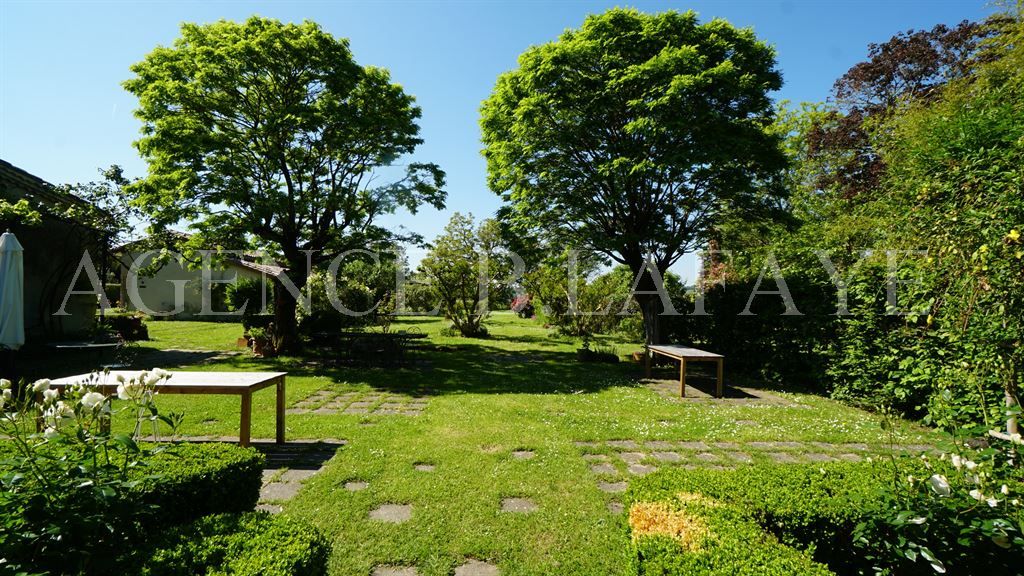 mansion 10 rooms for sale on ST EMILION (33330)