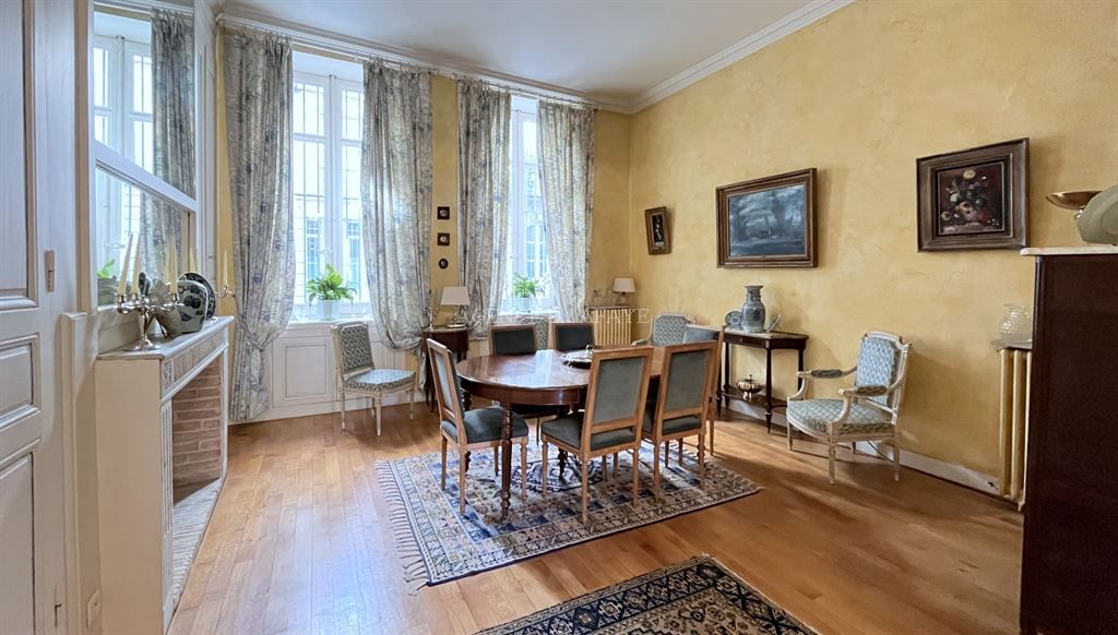 house 7 rooms for sale on BORDEAUX (33000)