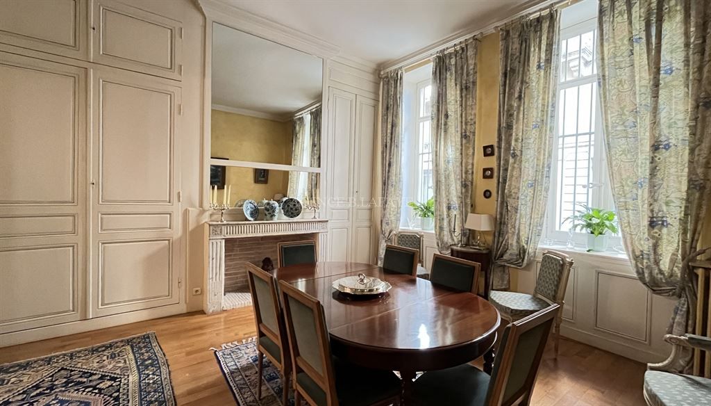 house 7 rooms for sale on BORDEAUX (33000)
