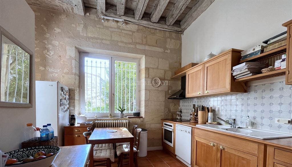 house 7 rooms for sale on BORDEAUX (33000)