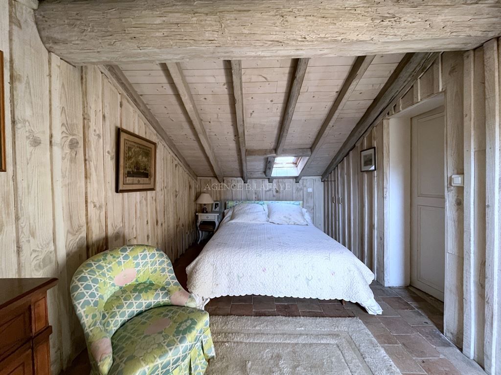 house 7 rooms for sale on BORDEAUX (33000)