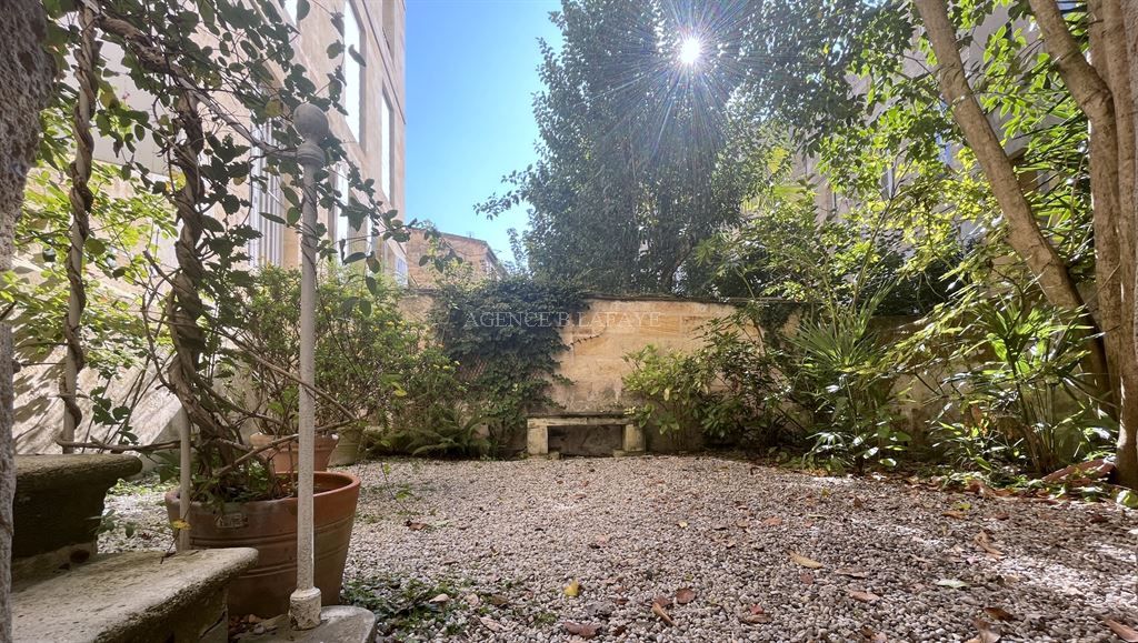 house 7 rooms for sale on BORDEAUX (33000)