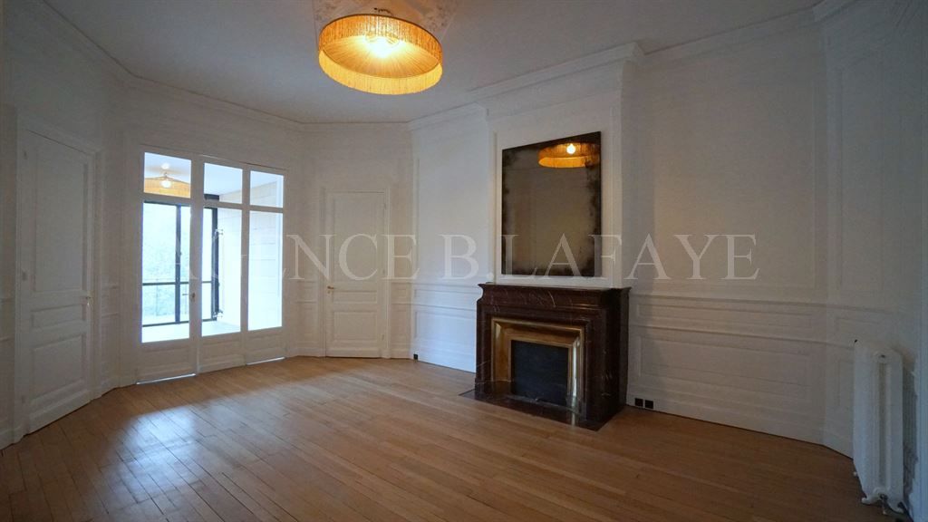 house 10 rooms for rent on BORDEAUX (33000)