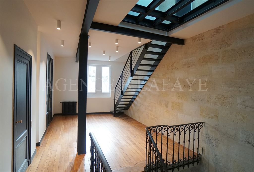 house 10 rooms for rent on BORDEAUX (33000)