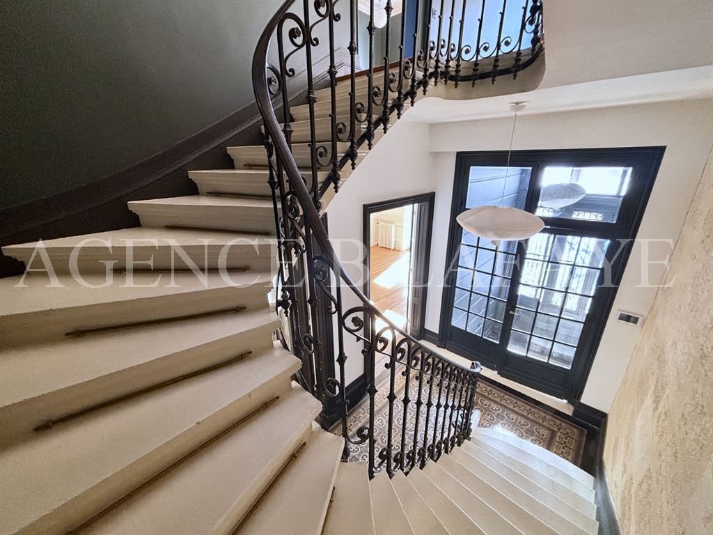 house 10 rooms for rent on BORDEAUX (33000)