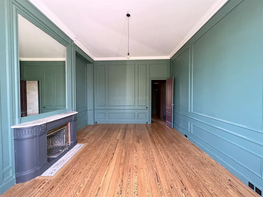 house 10 rooms for rent on BORDEAUX (33000)