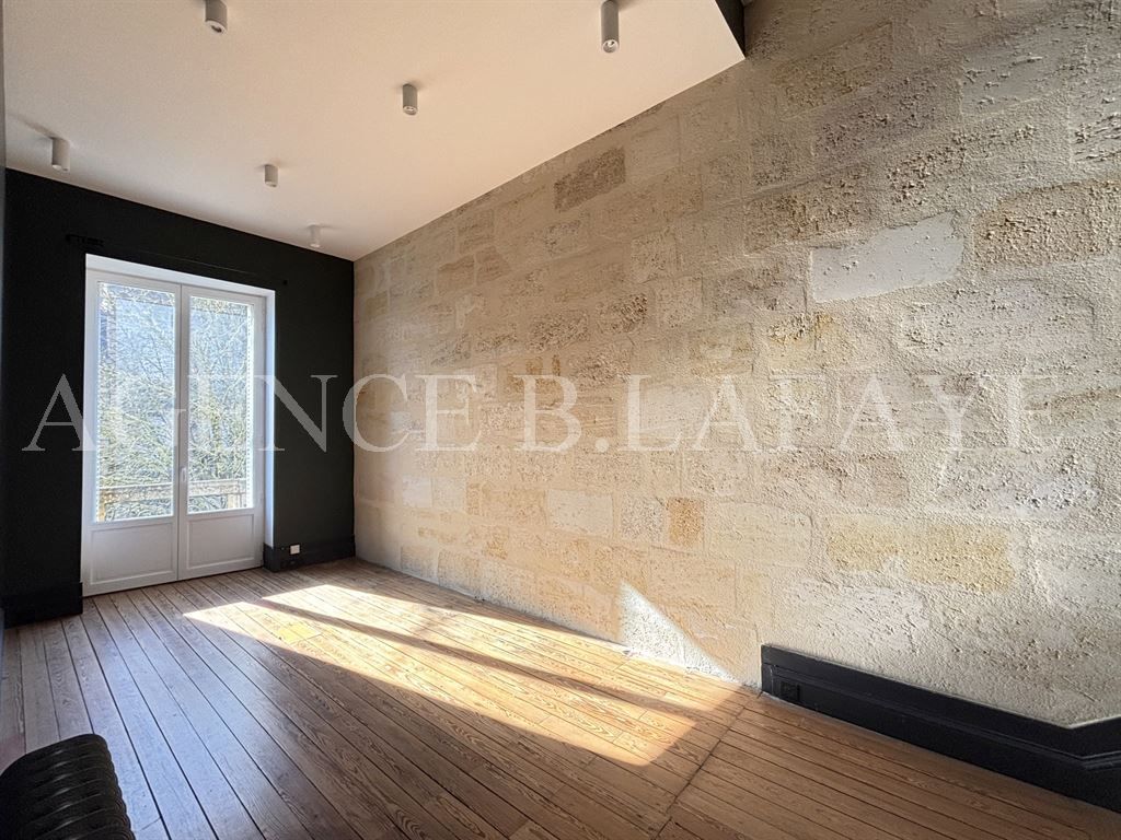 house 10 rooms for rent on BORDEAUX (33000)