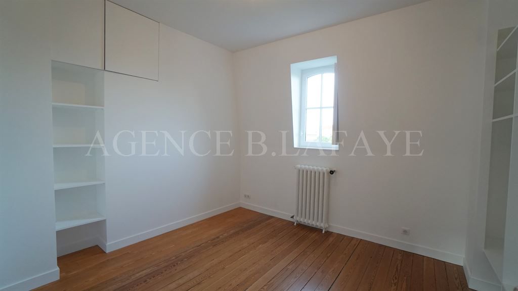 house 10 rooms for rent on BORDEAUX (33000)