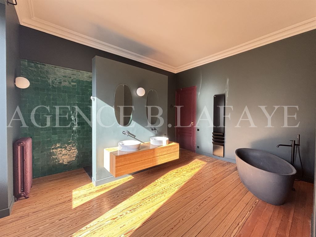 house 10 rooms for rent on BORDEAUX (33000)