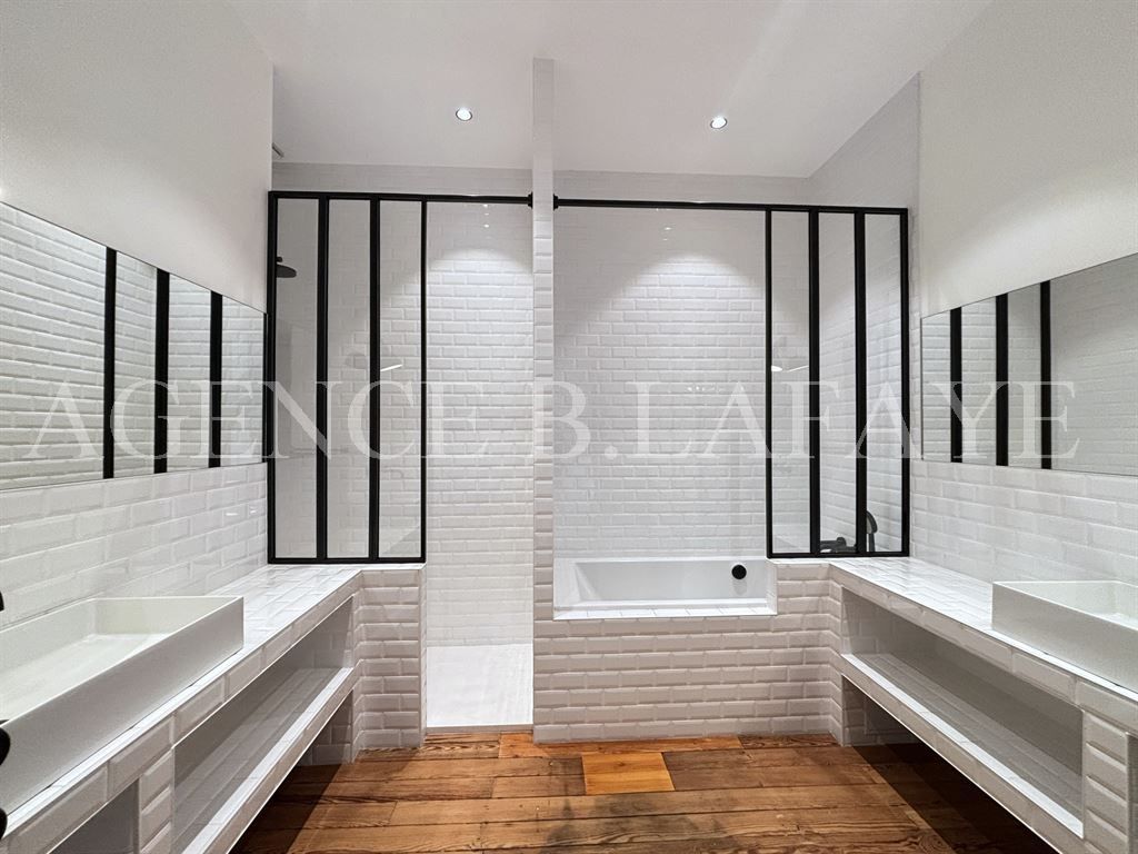 house 10 rooms for rent on BORDEAUX (33000)