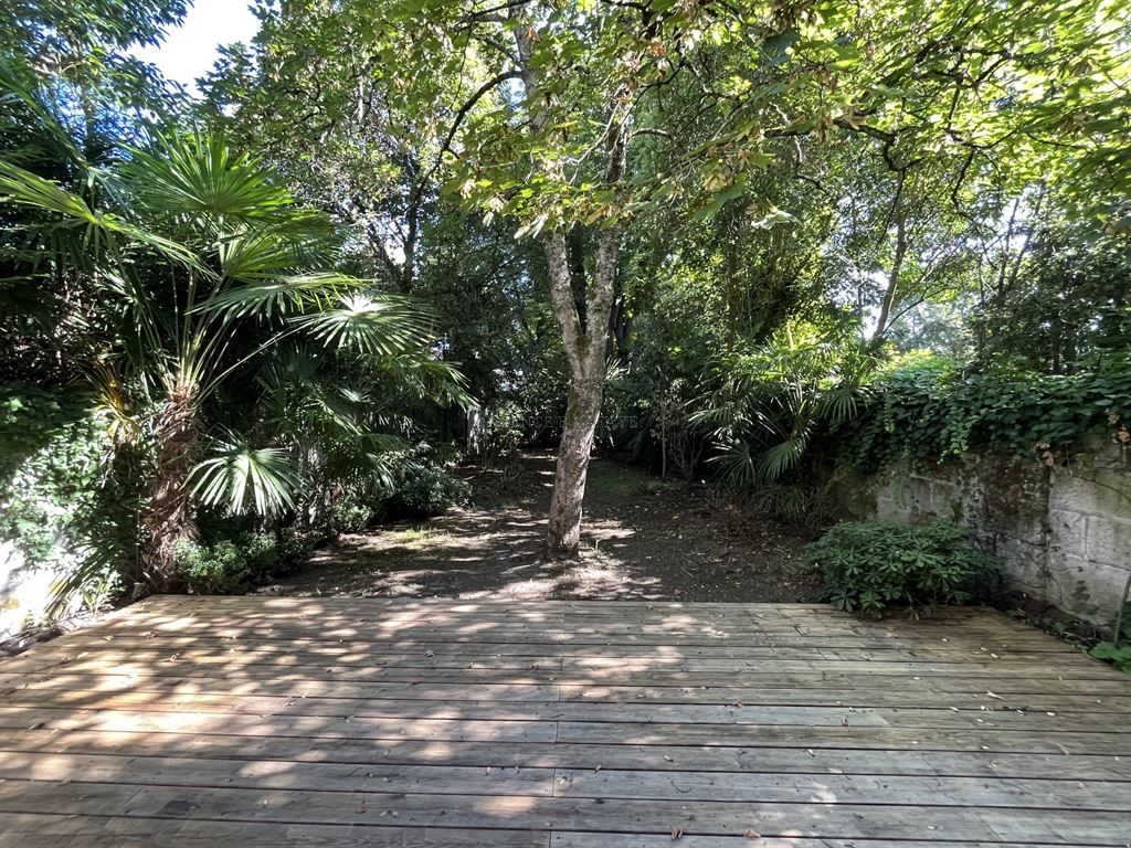 house 10 rooms for rent on BORDEAUX (33000)