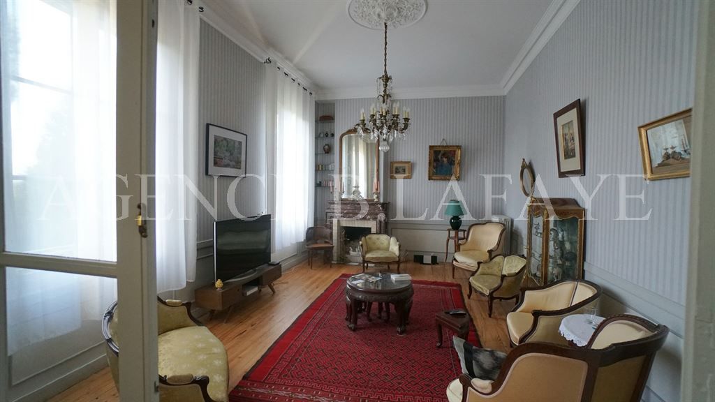 property 9 rooms for sale on BORDEAUX (33000)