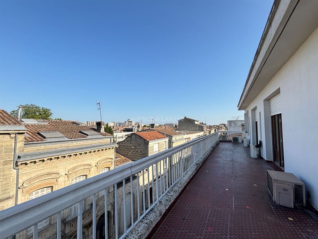 apartment 4 rooms for sale on BORDEAUX (33000)