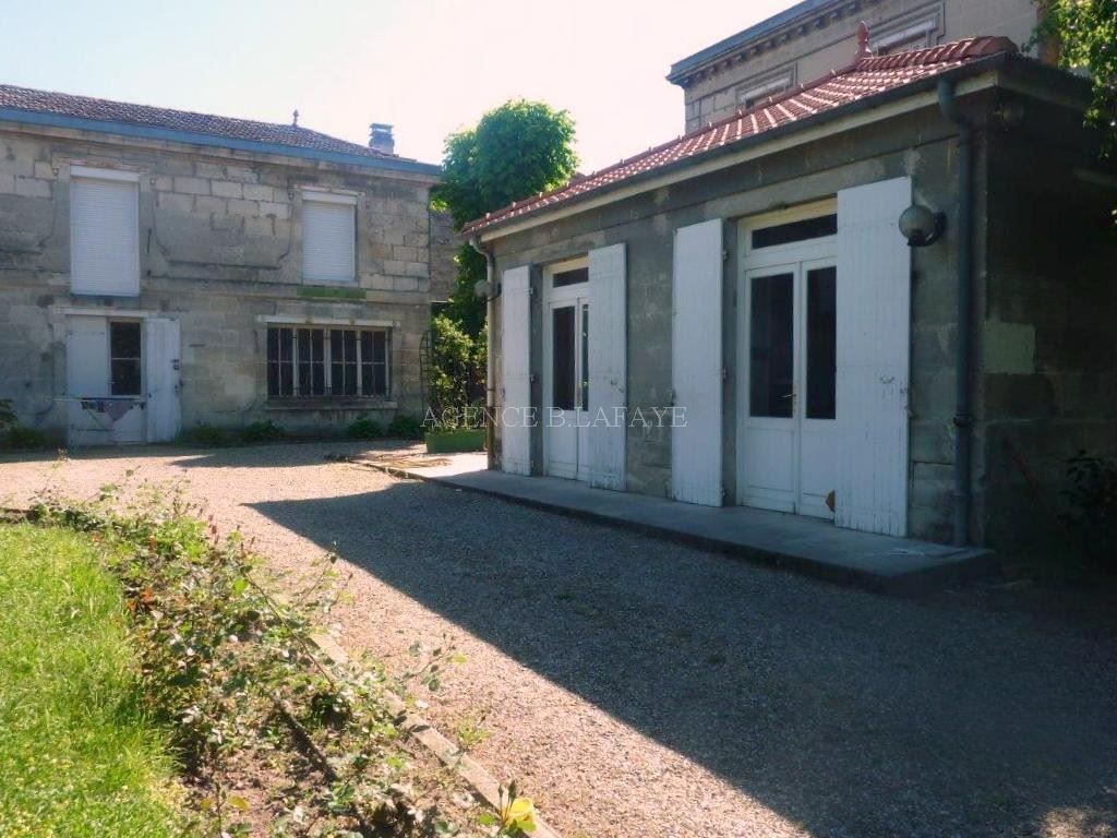 mansion 13 rooms for sale on BORDEAUX (33000)