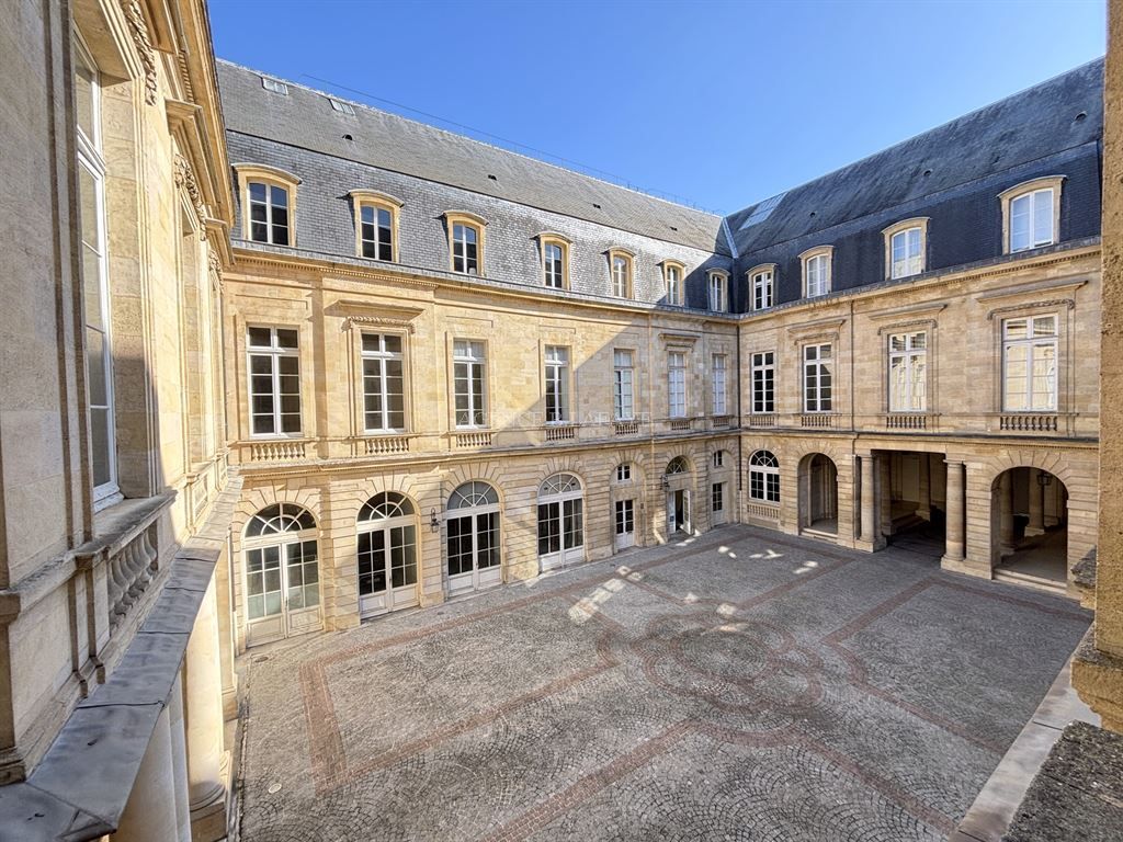 apartment 5 rooms for sale on BORDEAUX (33000)