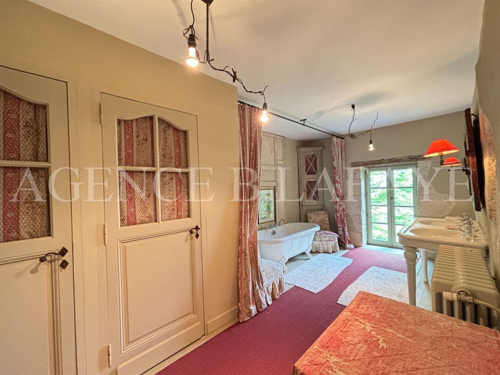 property 6 rooms for sale on BORDEAUX (33000)