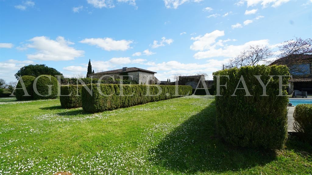 property 6 rooms for sale on BORDEAUX (33000)
