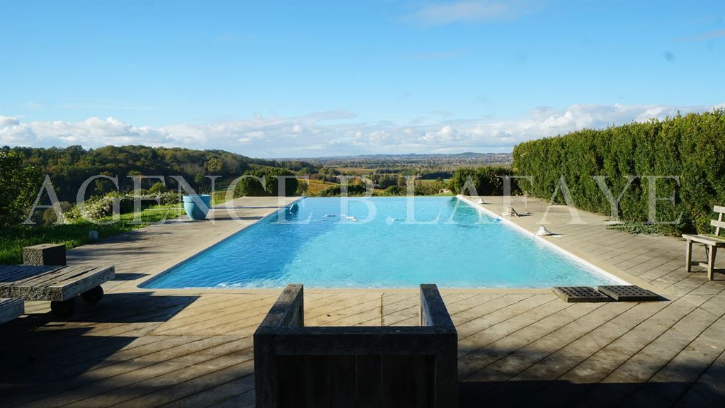 property 6 rooms for sale on BORDEAUX (33000)