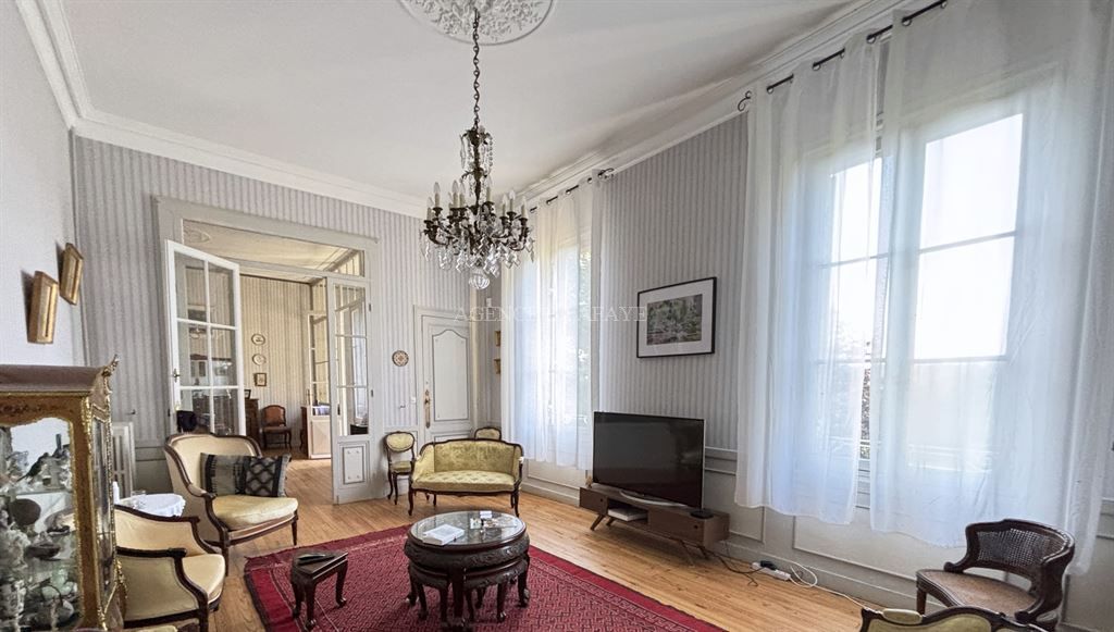 property 9 rooms for sale on BORDEAUX (33000)