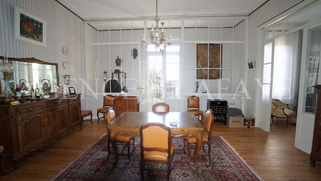 property 9 rooms for sale on BORDEAUX (33000)
