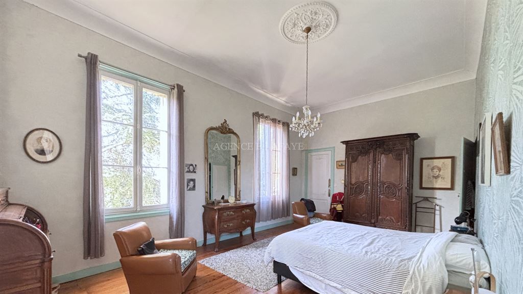 property 9 rooms for sale on BORDEAUX (33000)