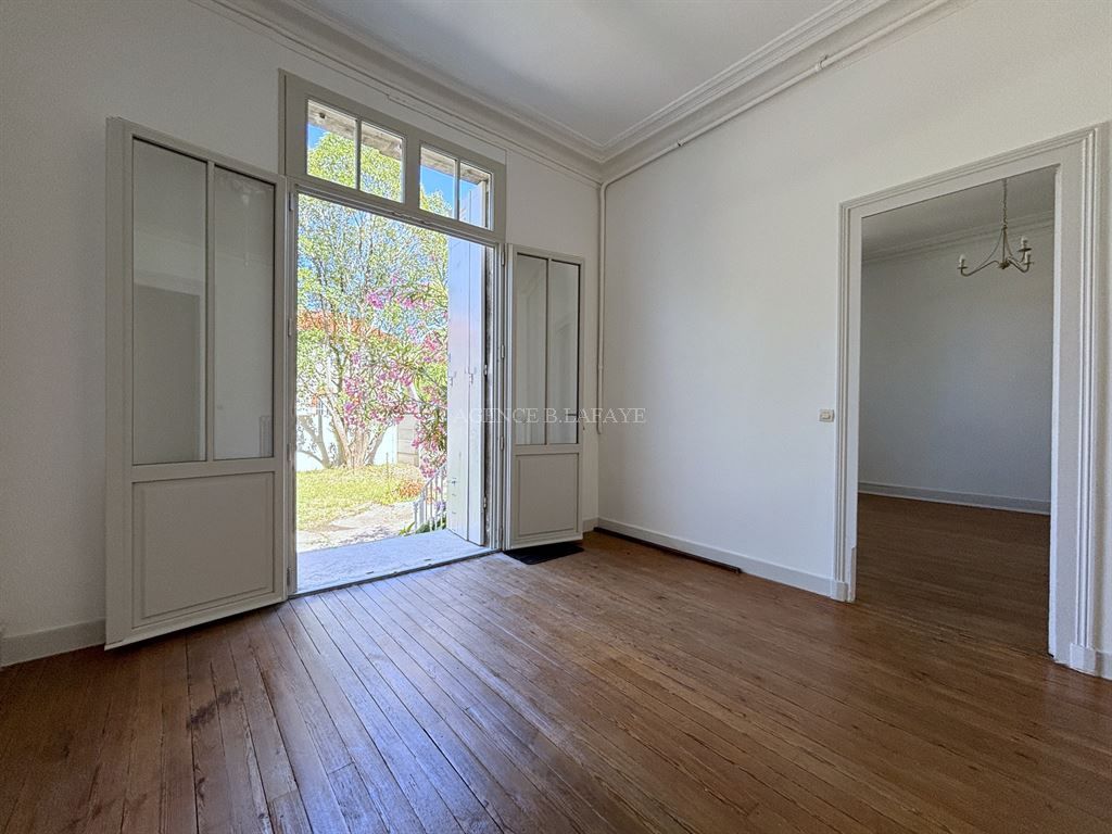 house 9 rooms for rent on BORDEAUX (33000)