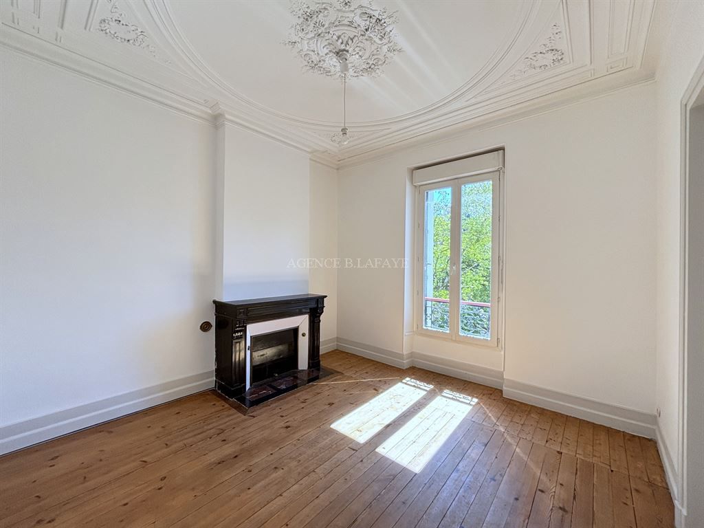house 9 rooms for rent on BORDEAUX (33000)