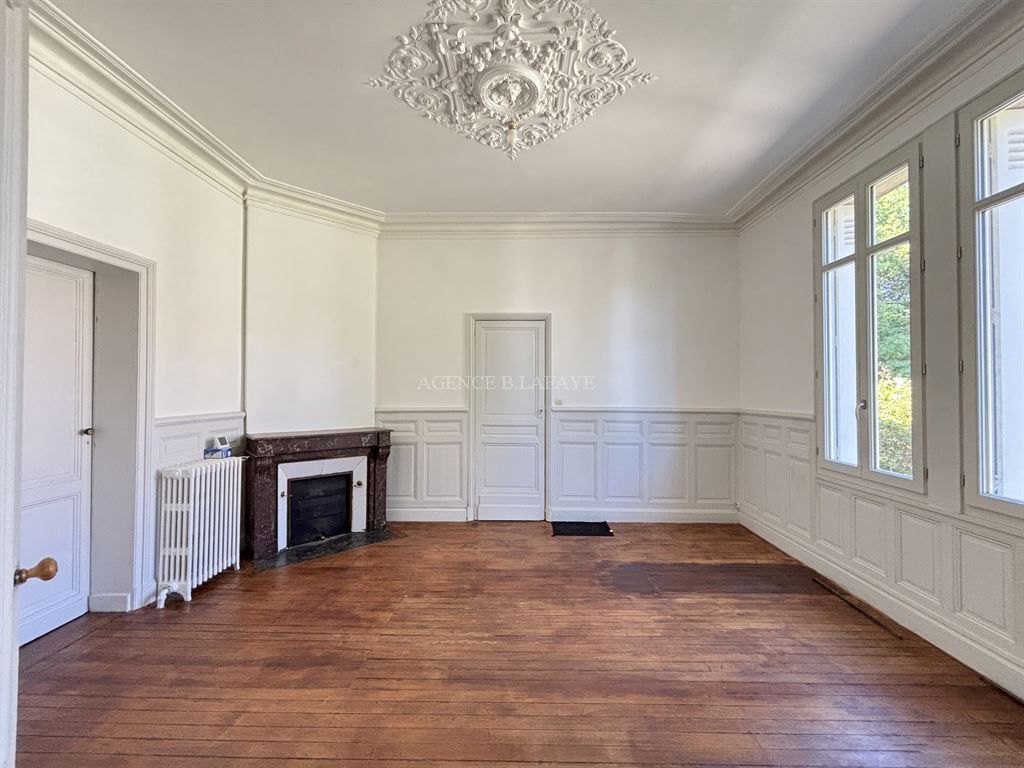 house 9 rooms for rent on BORDEAUX (33000)