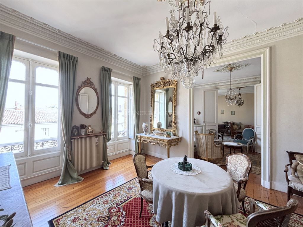 apartment 4 rooms for sale on BORDEAUX (33000)