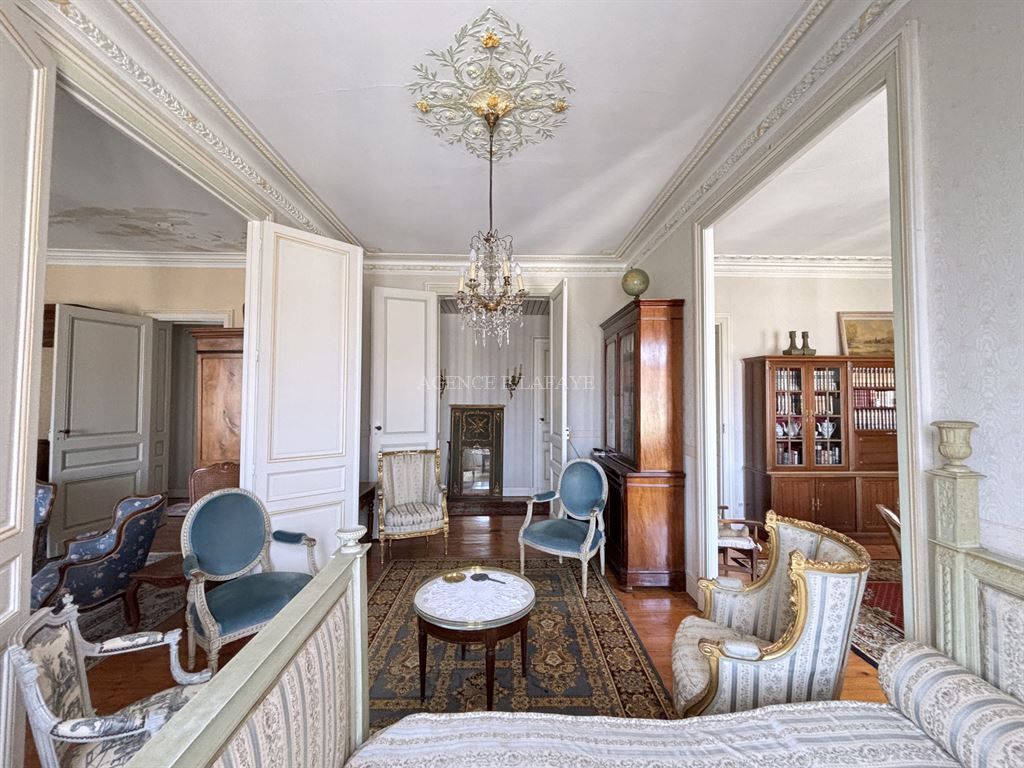 apartment 4 rooms for sale on BORDEAUX (33000)