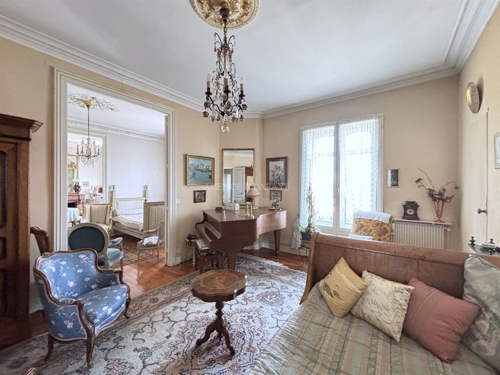 apartment 4 rooms for sale on BORDEAUX (33000)