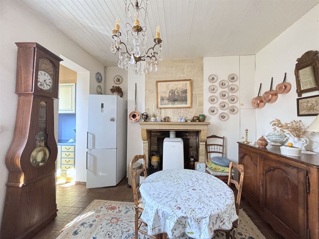 apartment 4 rooms for sale on BORDEAUX (33000)