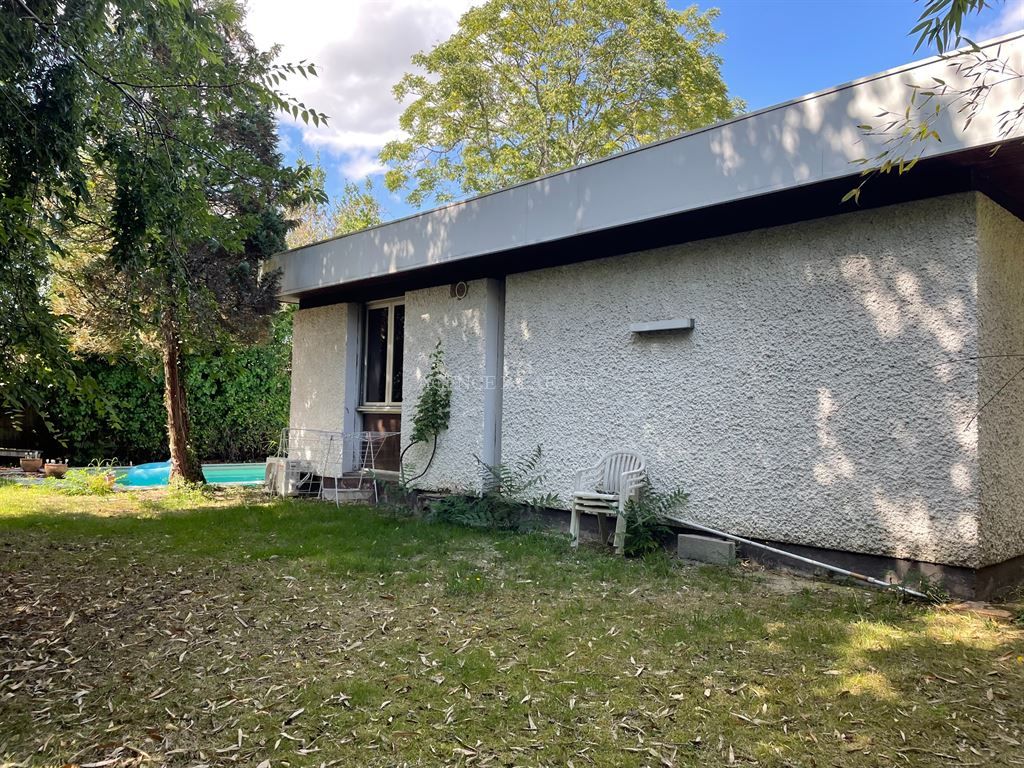 house 8 rooms for sale on BORDEAUX (33200)