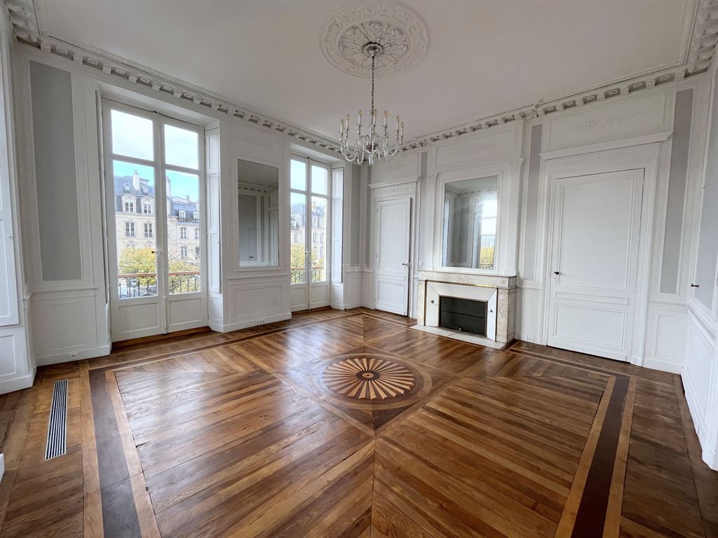 apartment 7 rooms for rent on BORDEAUX (33000)