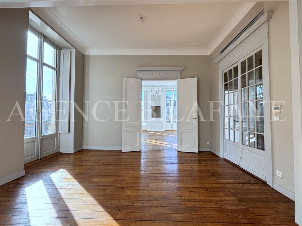 apartment 7 rooms for rent on BORDEAUX (33000)