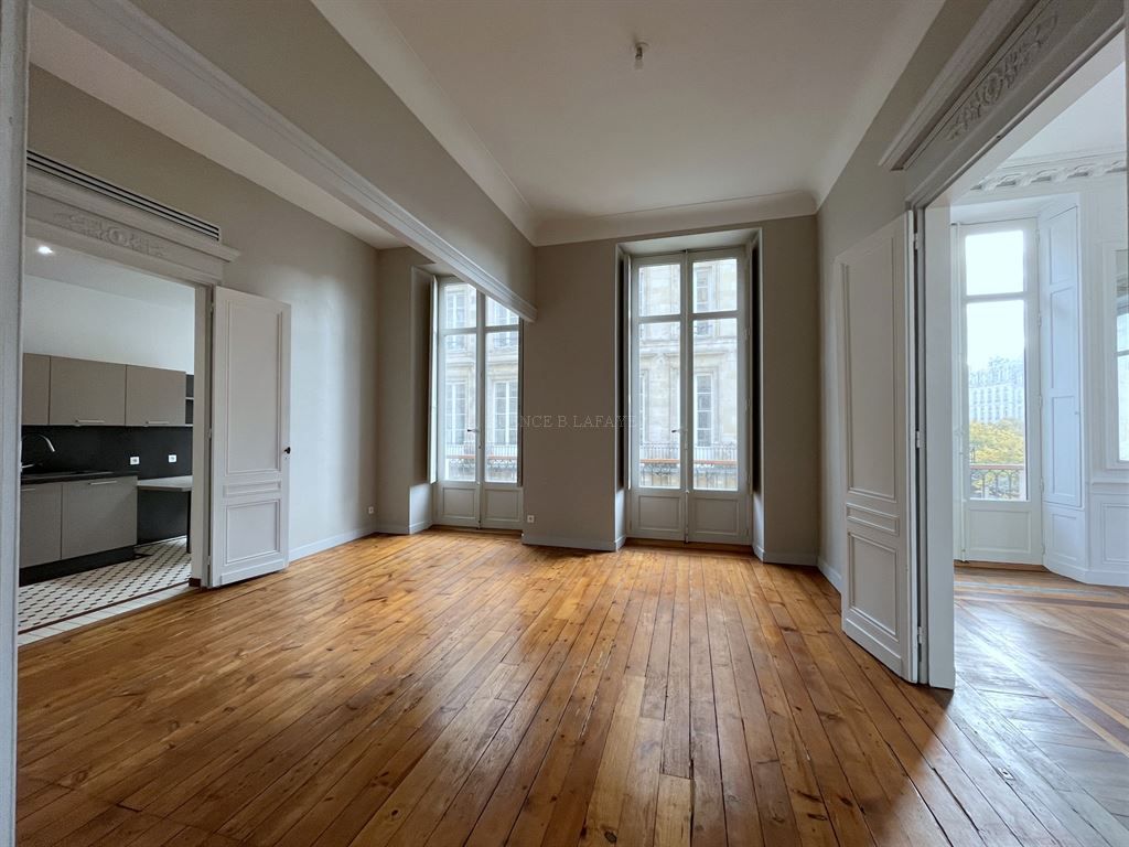 apartment 7 rooms for rent on BORDEAUX (33000)