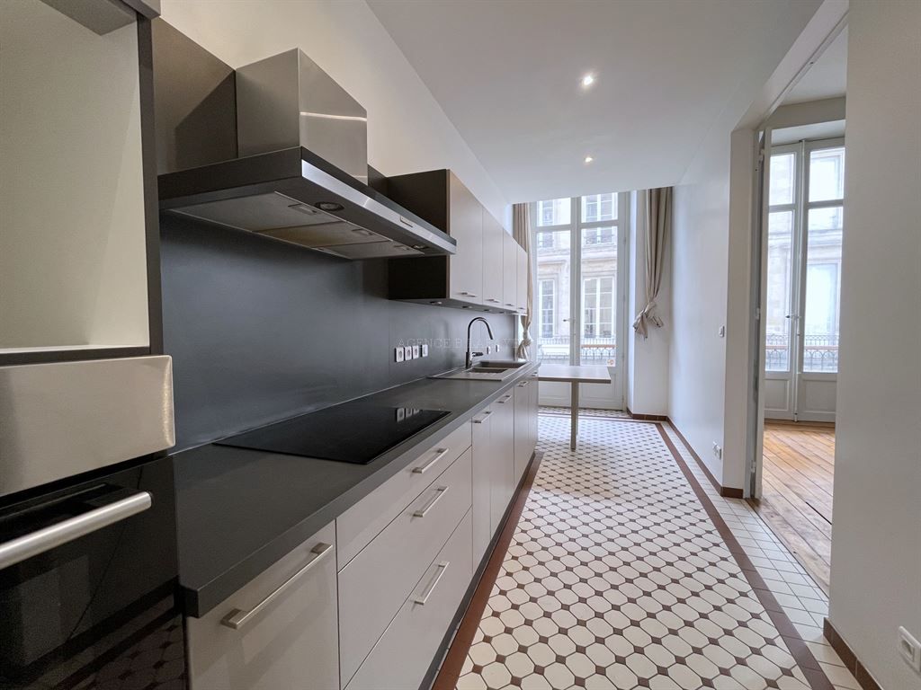 apartment 7 rooms for rent on BORDEAUX (33000)